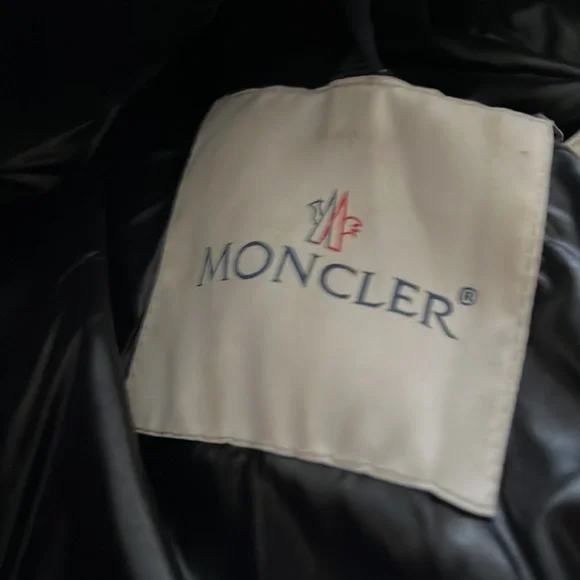 MONCLER
Black Down Velvet Daos Jacket - Picture 13 of 17